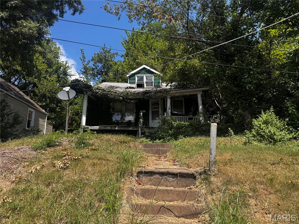 Pending fixer at 2413 Switzer Avenue