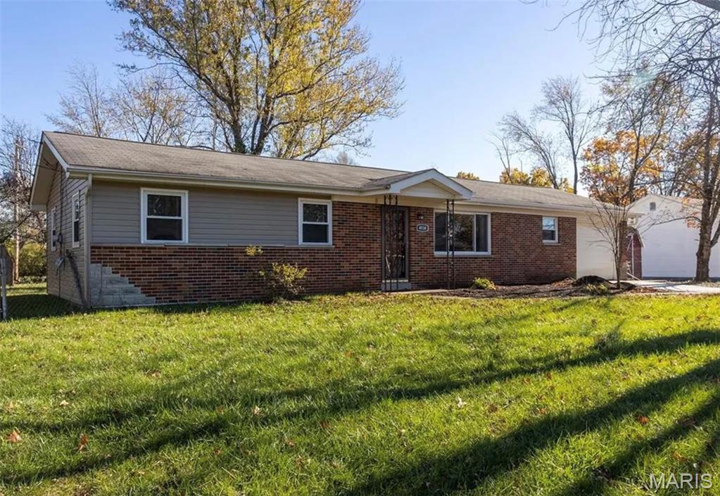 Pending fixer at 4934 Ben Myr Drive