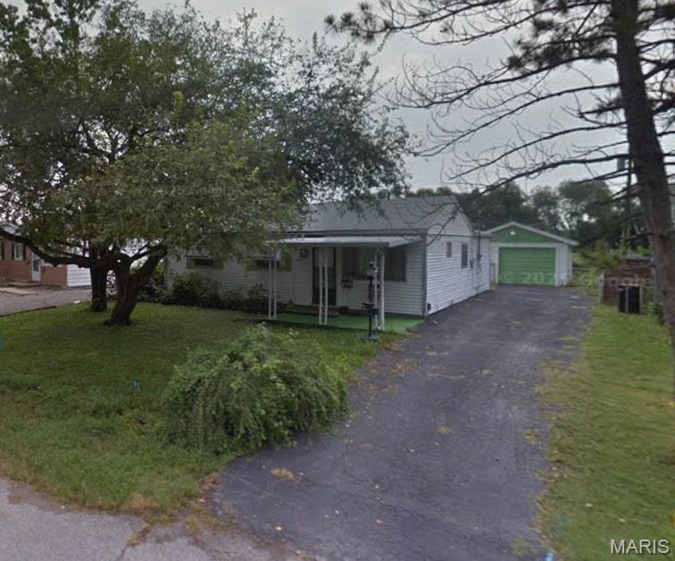 Fixer upper at 1066 Saint Margaret Drive