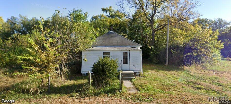 Fixer upper at 3815 Walnut Avenue