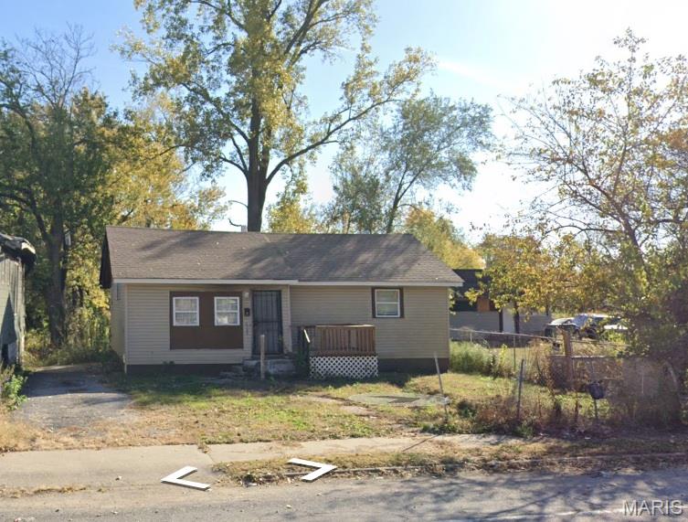 Fixer upper at 5260 Forest Boulevard