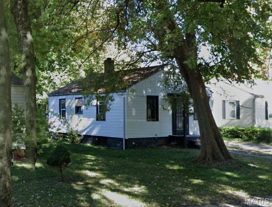 Fixer upper at 5427 Rosemont Avenue