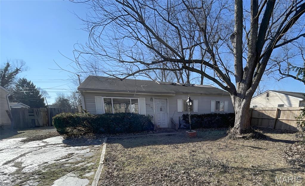 Pending fixer at 1402 Richard Drive
