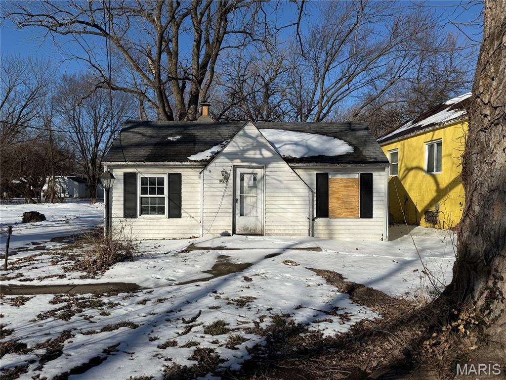 Pending fixer at 3669 Isolda Avenue