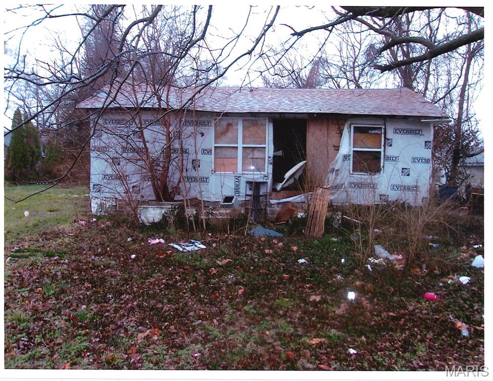 Fixer upper at 425 Godin Avenue