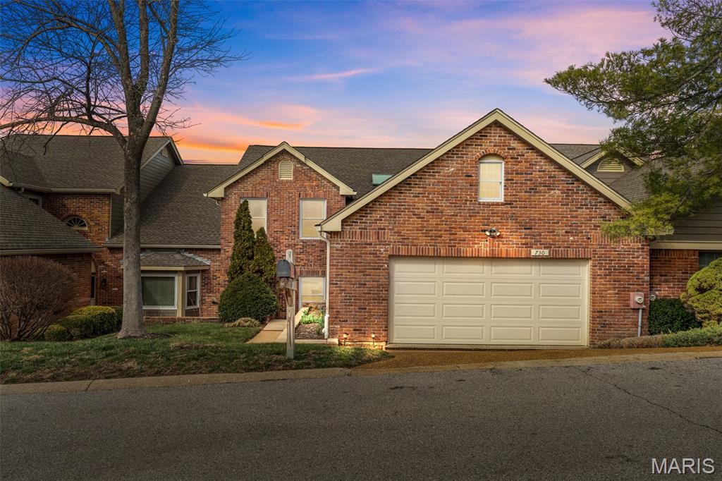 Pending villa at 730 Willow Spring Hill Court