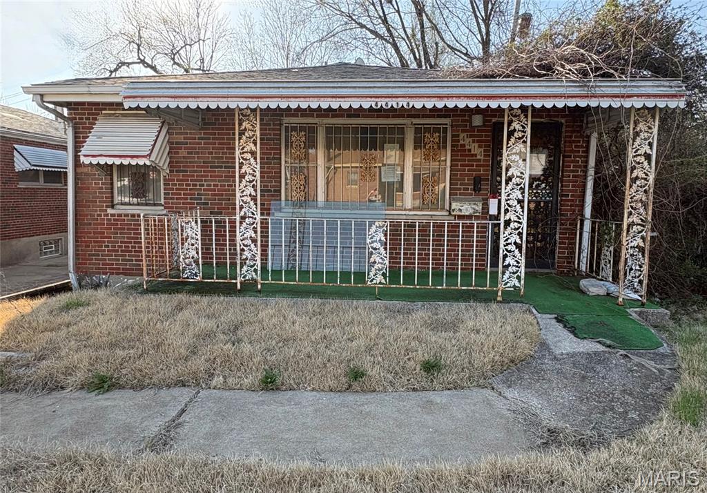 Pending fixer at 4414 Dryden Avenue