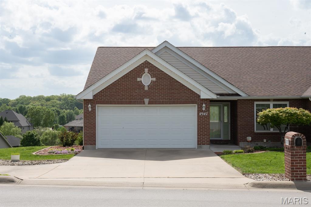 Pending villa at 4947 Point Road