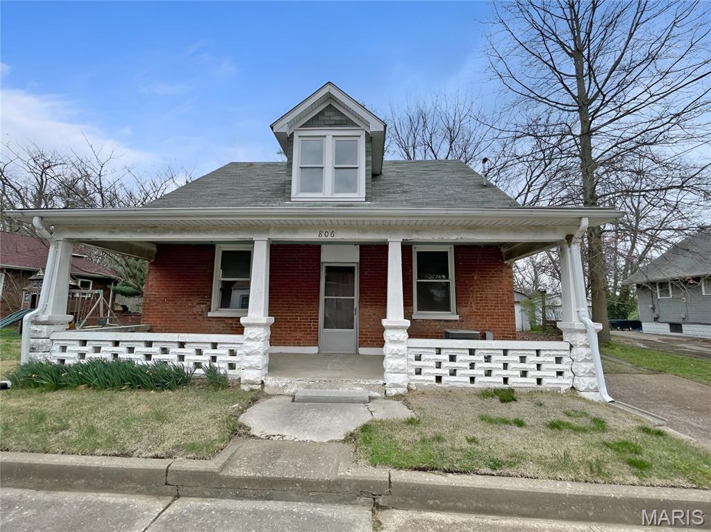 Pending fixer at 806 2nd Street