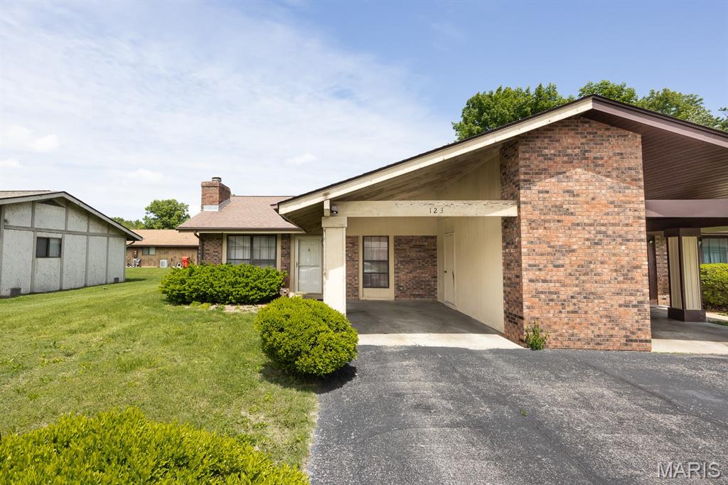 Pending villa at 123 Chase Park Drive