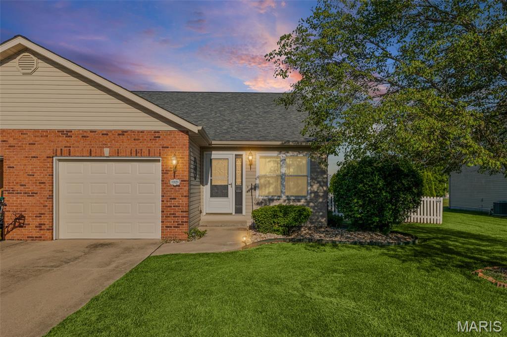 Pending villa at 10929 Kentfield Drive