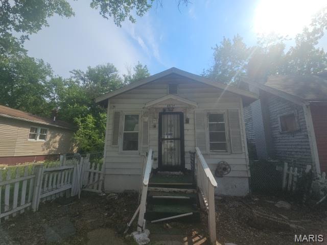 Fixer upper at 4834 Calvin Avenue