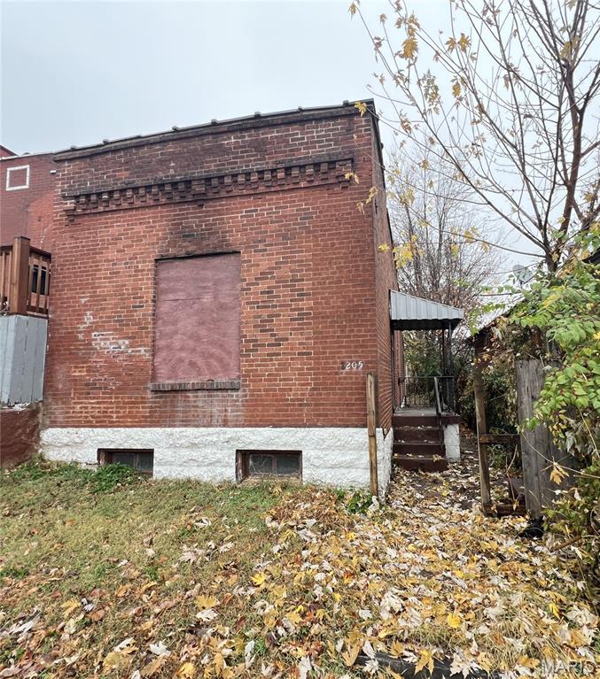 Sold fixer at 2205 Osage Street