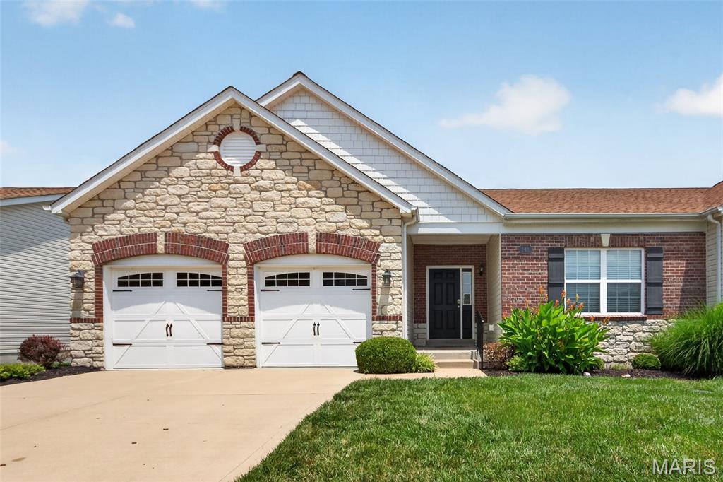Pending villa at 141 Amiot Court