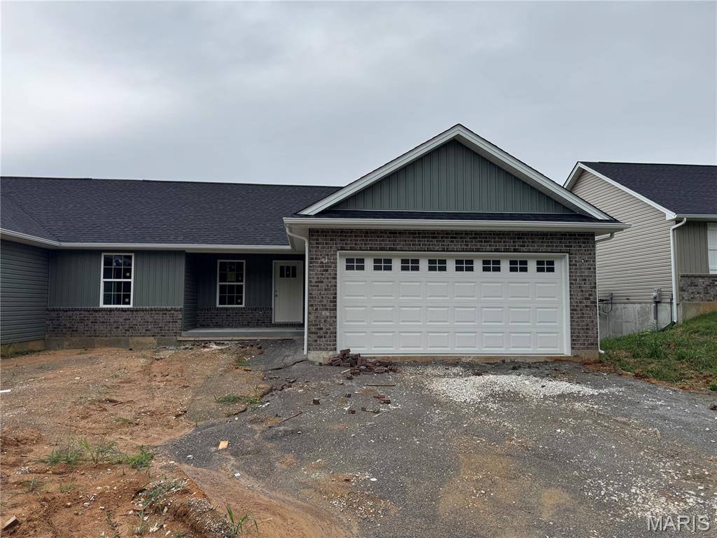 Villa for sale at 270 Railroad Street