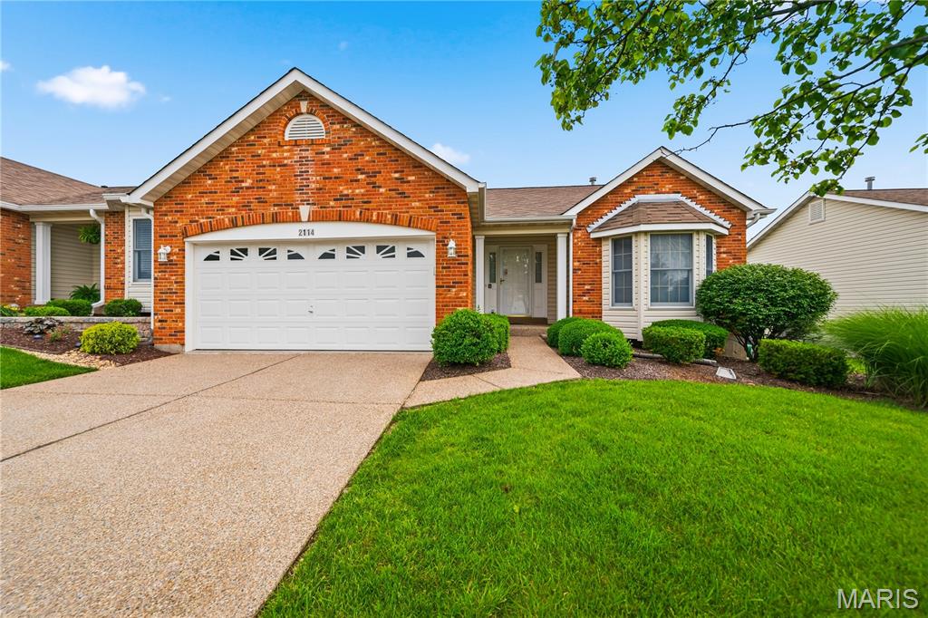 Pending villa at 2114 Farnsworth Drive