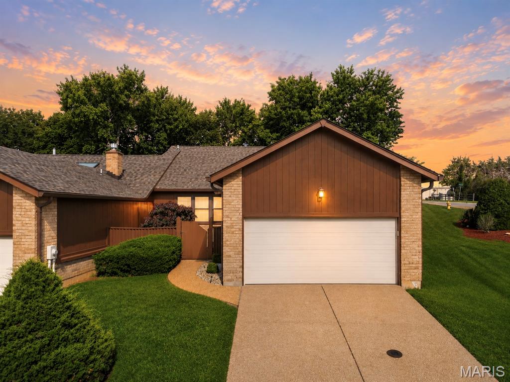 Pending villa at 5421 Court Of Cedars