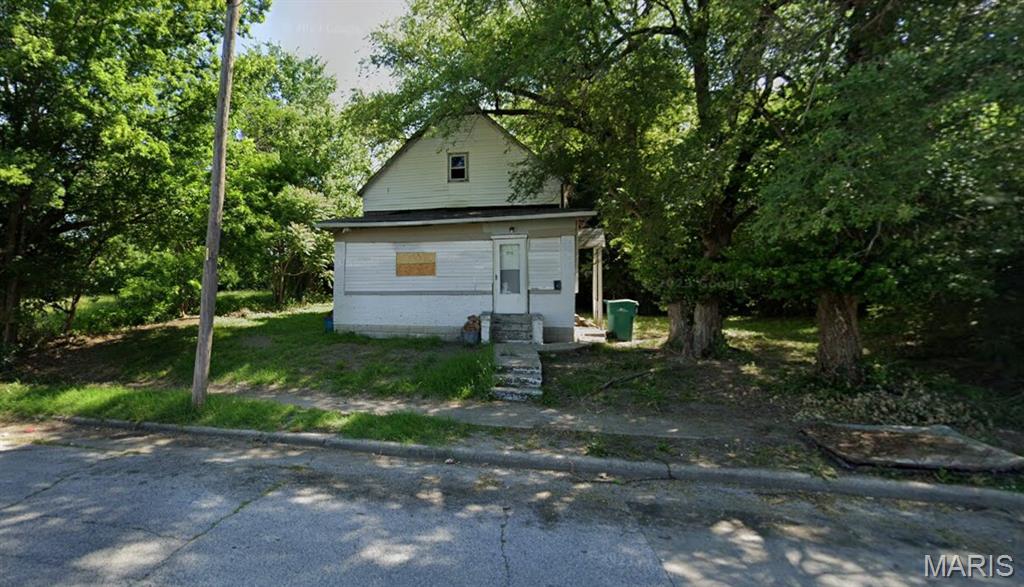 Fixer upper at 1713 Market Avenue