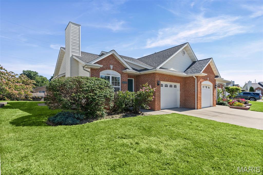 Pending villa at 1516 English Pine