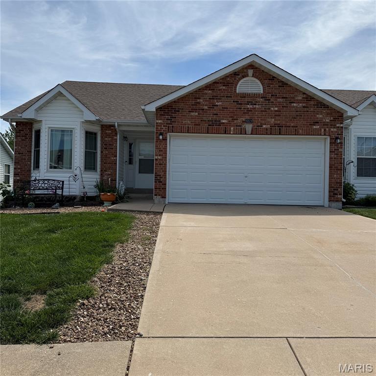 Pending villa at 1024 Pin Oak Drive