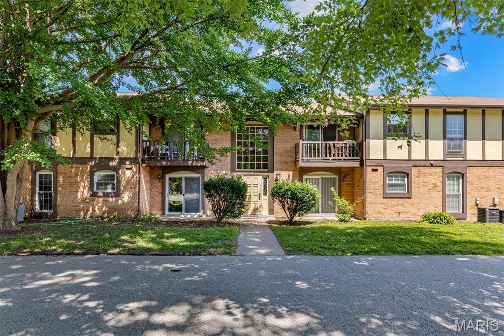 Sold villa at 647 Rosetta Drive