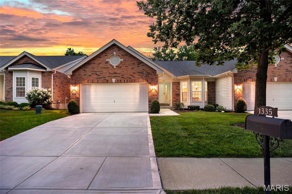 Pending villa at 1335 Kensington Way Drive