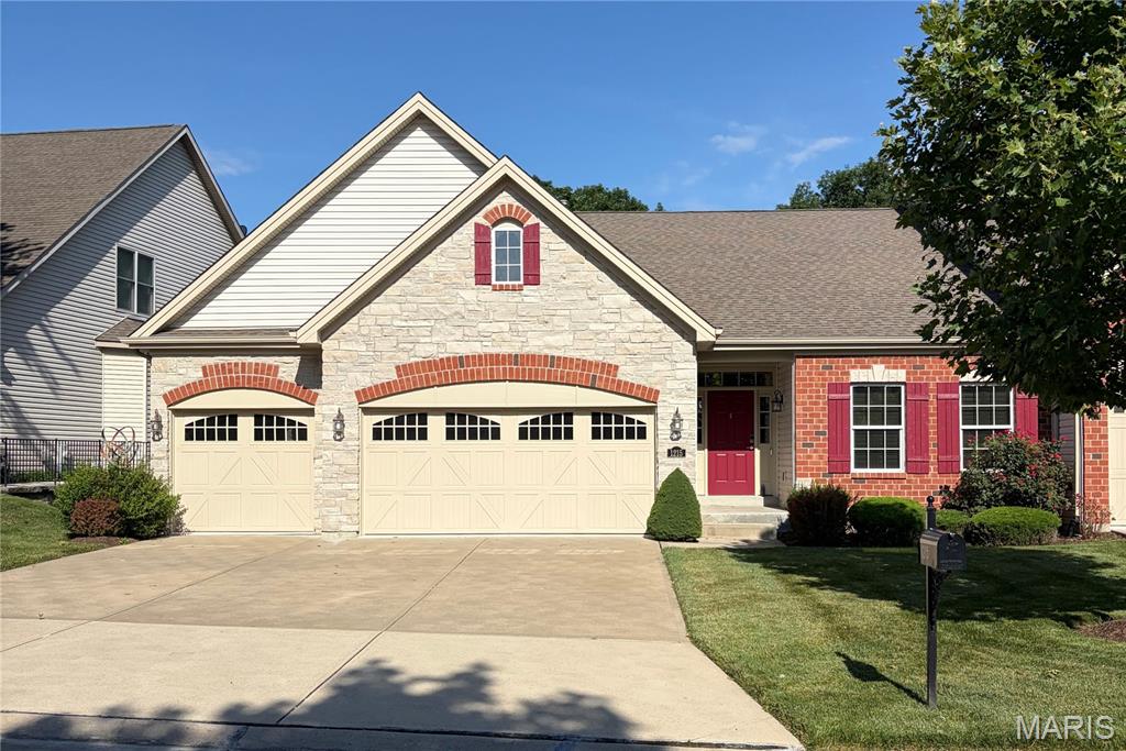 Pending villa at 1215 Silver Fern Drive