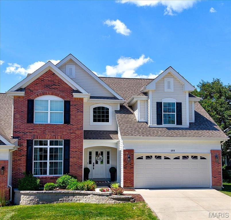 Pending villa at 688 Bluffs View Court