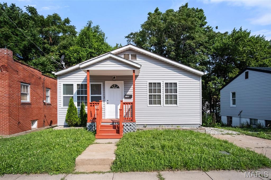 Villa for sale at 735 Dammert Avenue