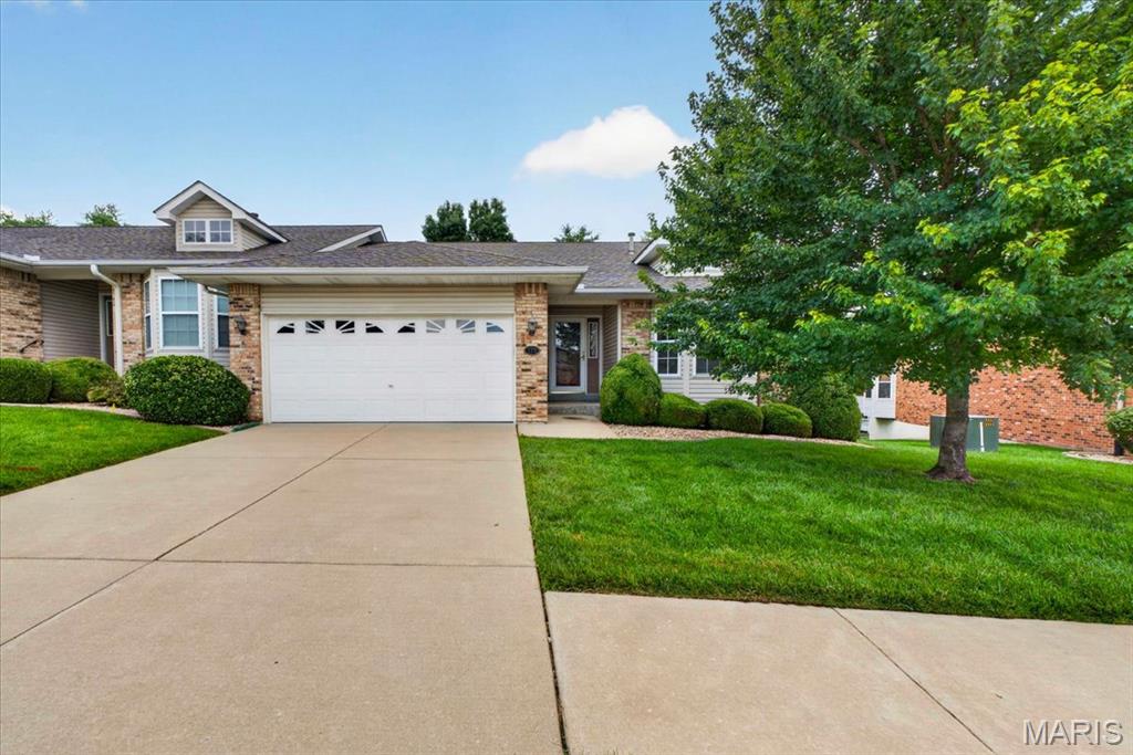Pending villa at 129 Braewood Circle