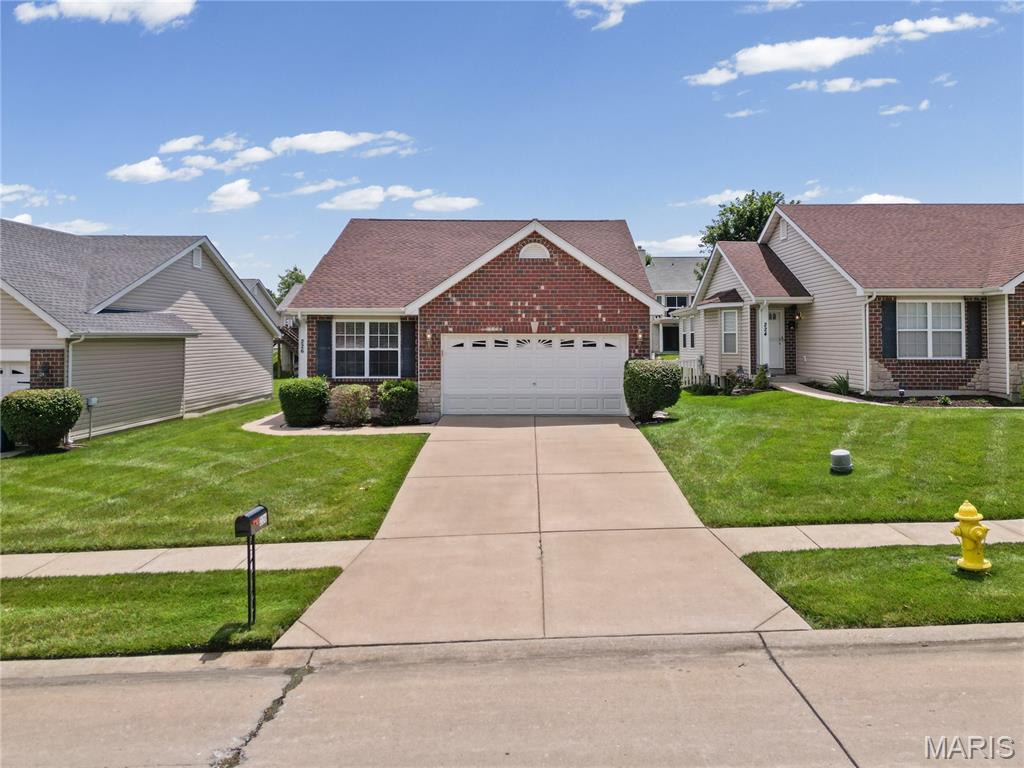 Pending villa at 226 Stone Run Boulevard