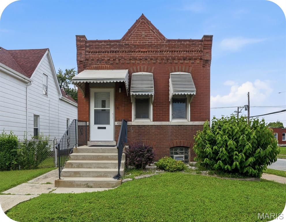 Sold fixer at 4701 Varrelmann Avenue