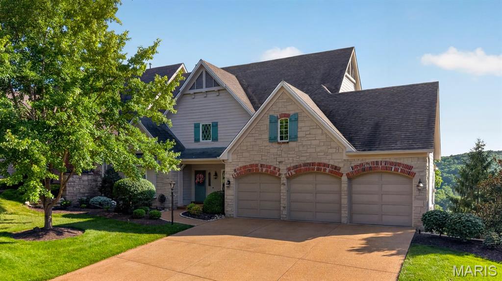 Pending villa at 731 Bordeaux Circle
