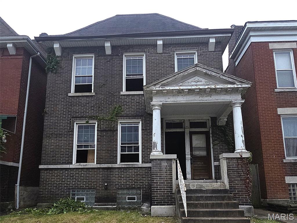 Sold fixer at 3444 Arsenal Street