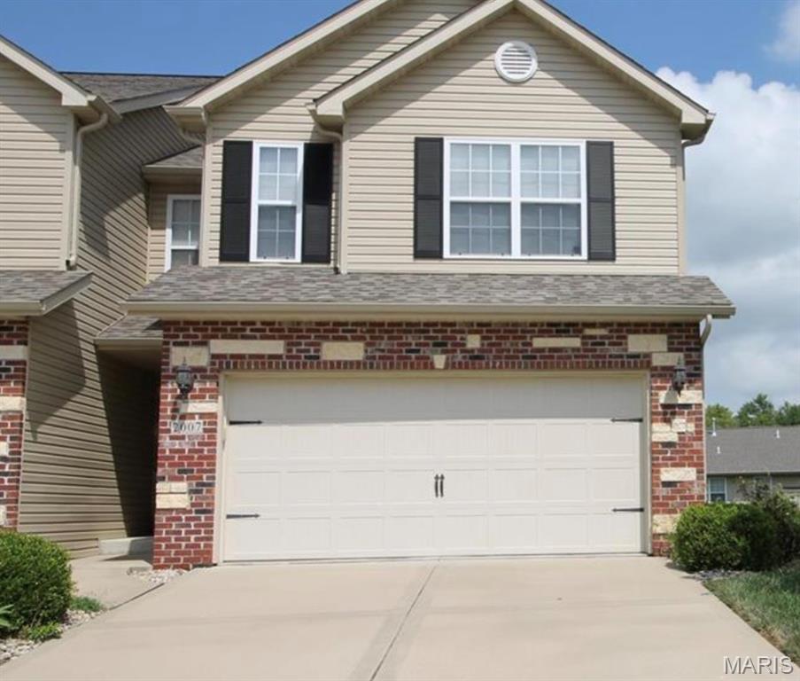 Pending villa at 2007 Briarbend Court