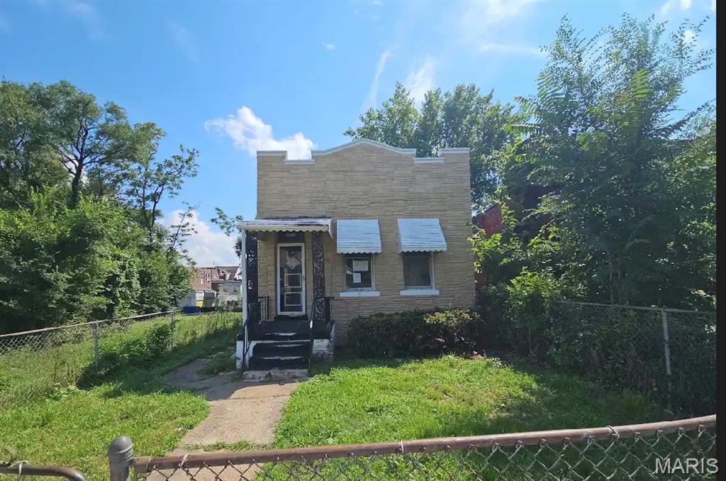 Pending fixer at 4810 Northland Avenue