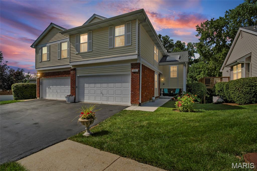 Pending villa at 1927 King Arthur Court