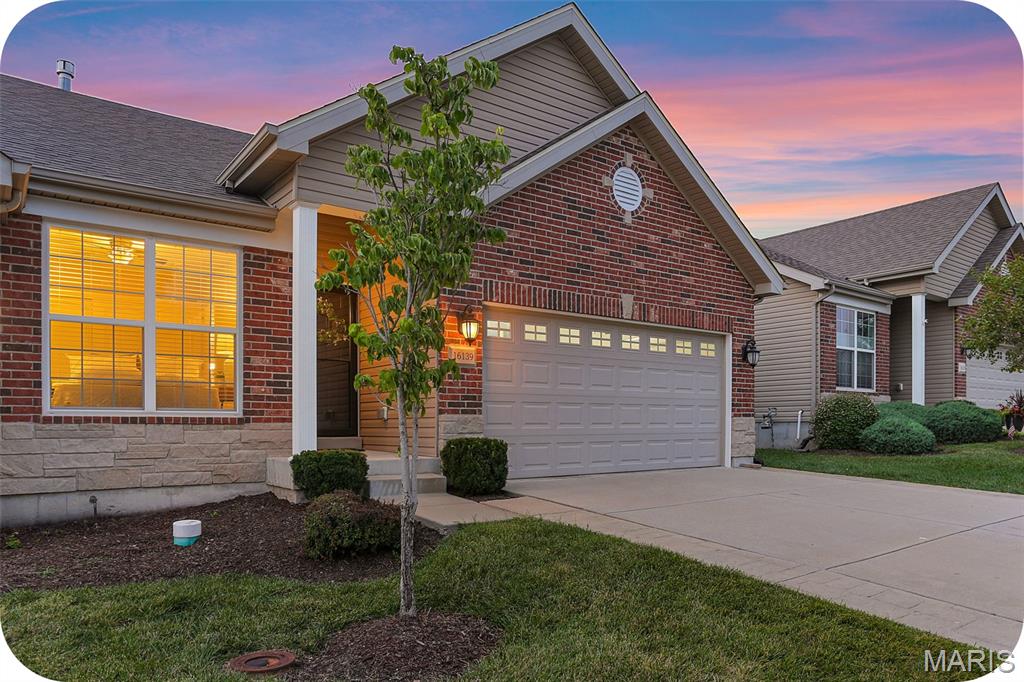 Pending villa at 16139 Amber Vista Drive