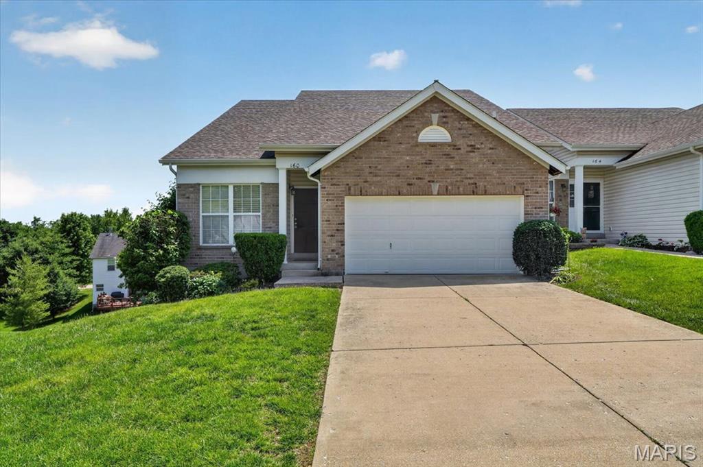 Pending villa at 160 Hunters Run Court