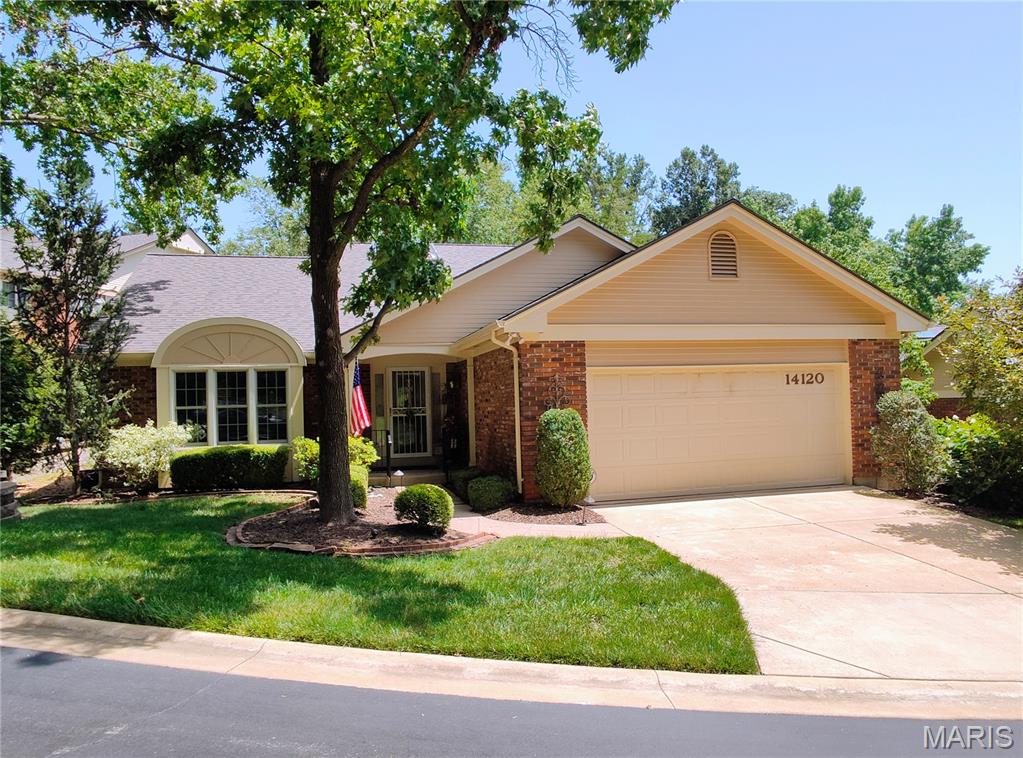 Pending villa at 14120 Baywood Villages Drive
