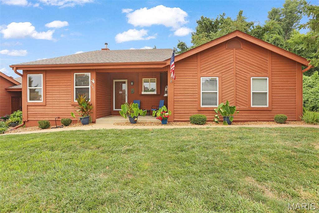 Pending villa at 2041 Bayonne Drive
