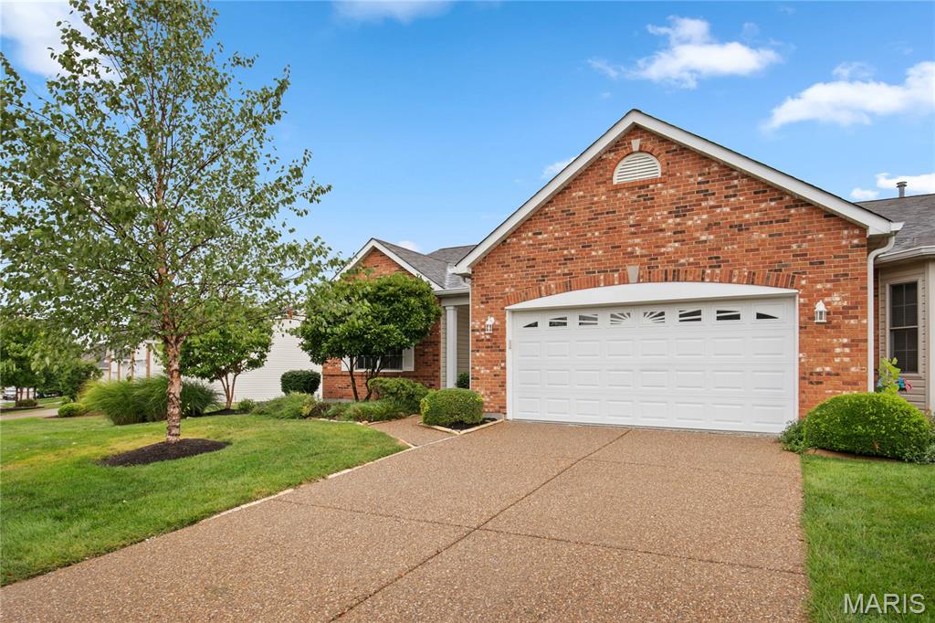 Pending villa at 2717 Samuel Drive