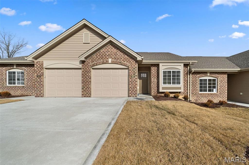 Pending villa at 889 Walter Way